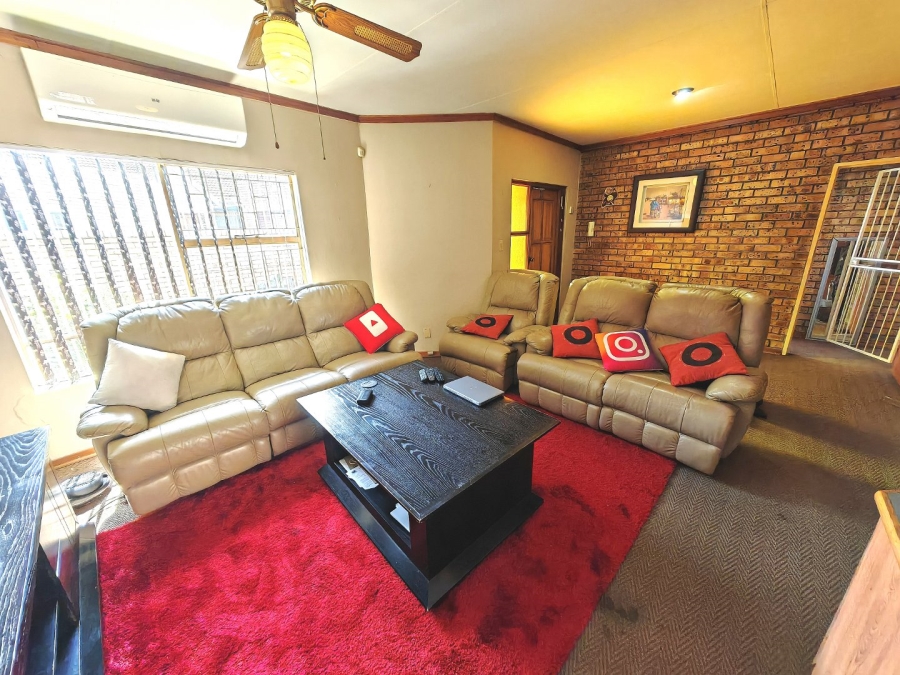 3 Bedroom Property for Sale in Uitsig Free State